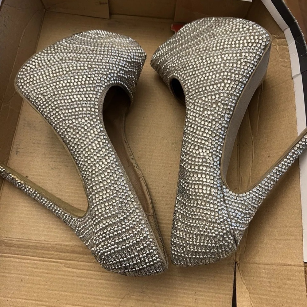 🎉 HP! 6X!! 🎉 Champagne Embellished Rhinestone Heels ✨ - Picture 5 of 5